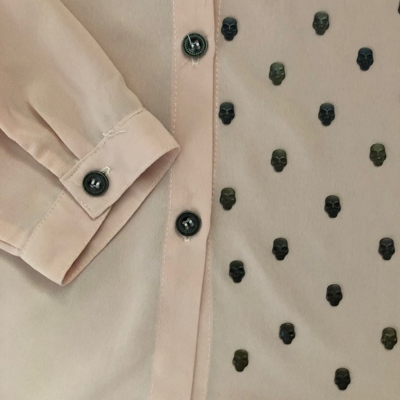 Long sleeve button up with metal detail - Picture 2 of 3